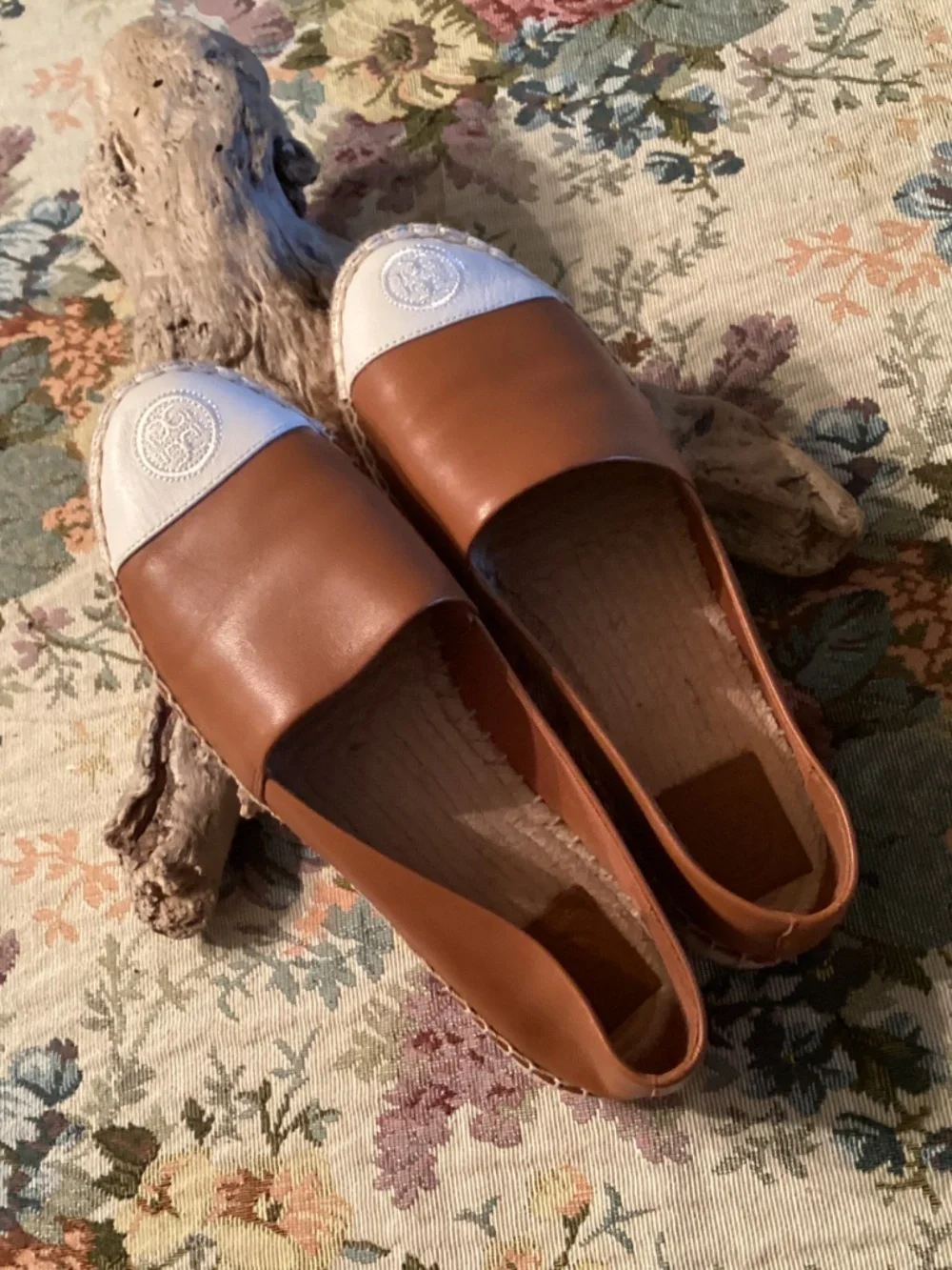 Tory Burch Color Block T Leather Espadrilles in Ambra/New Ivory Size 7